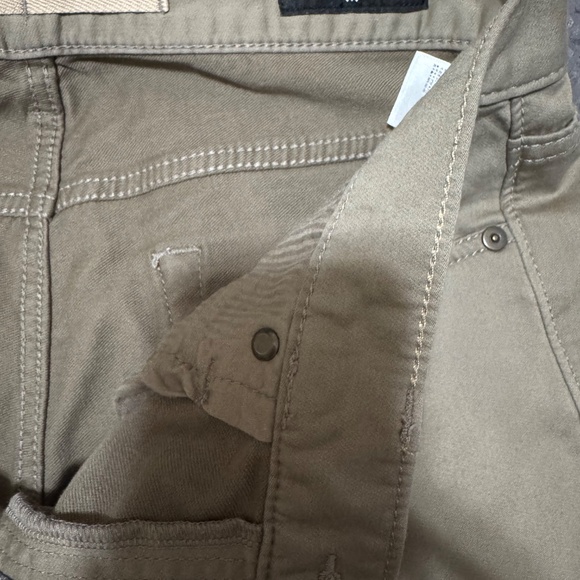 Men’s slim fit travel pant from Banana Republic | 32x32 - Picture 8 of 10